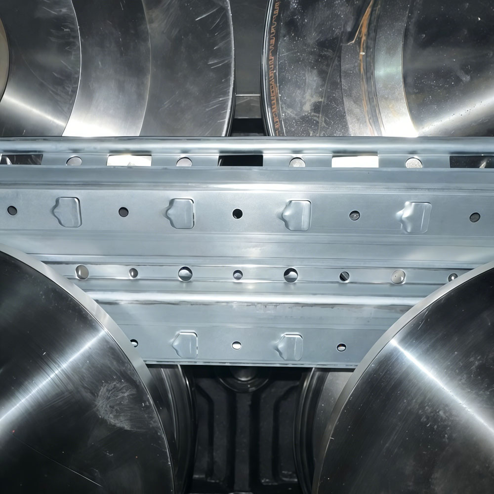 深耕高精度成型技术|SR-M9030 M9双机架闭口立柱机,仓储装备制造优选方案 深耕高精度成型技术|SR-M9030 M9双机架闭口立柱机,仓储装备制造优选方案